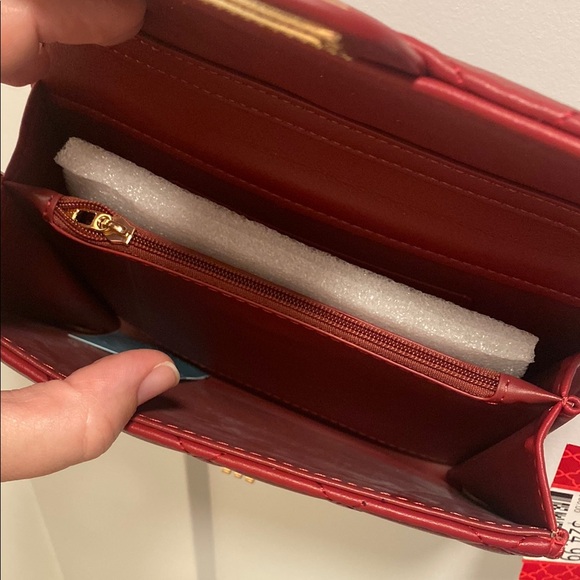 NWT Quilted Red Chain Shoulder Bag - Picture 8 of 9